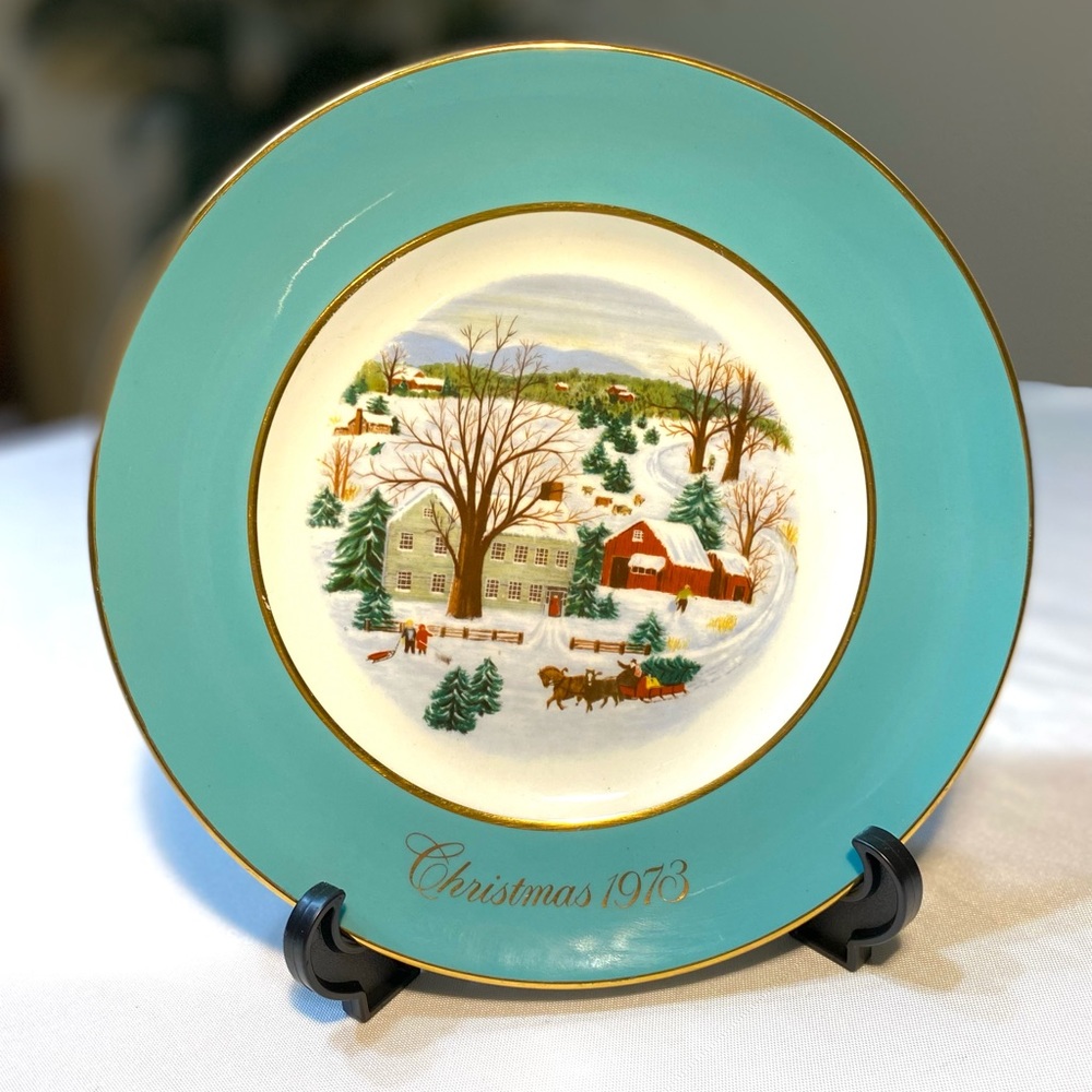 Vintage PLATE “CHRISTMAS ON THE FARM" Avon Plate Series First 1st Edition 1973